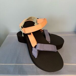 New Teva Flatform Universal Multi-Colored Size 10 Sandals